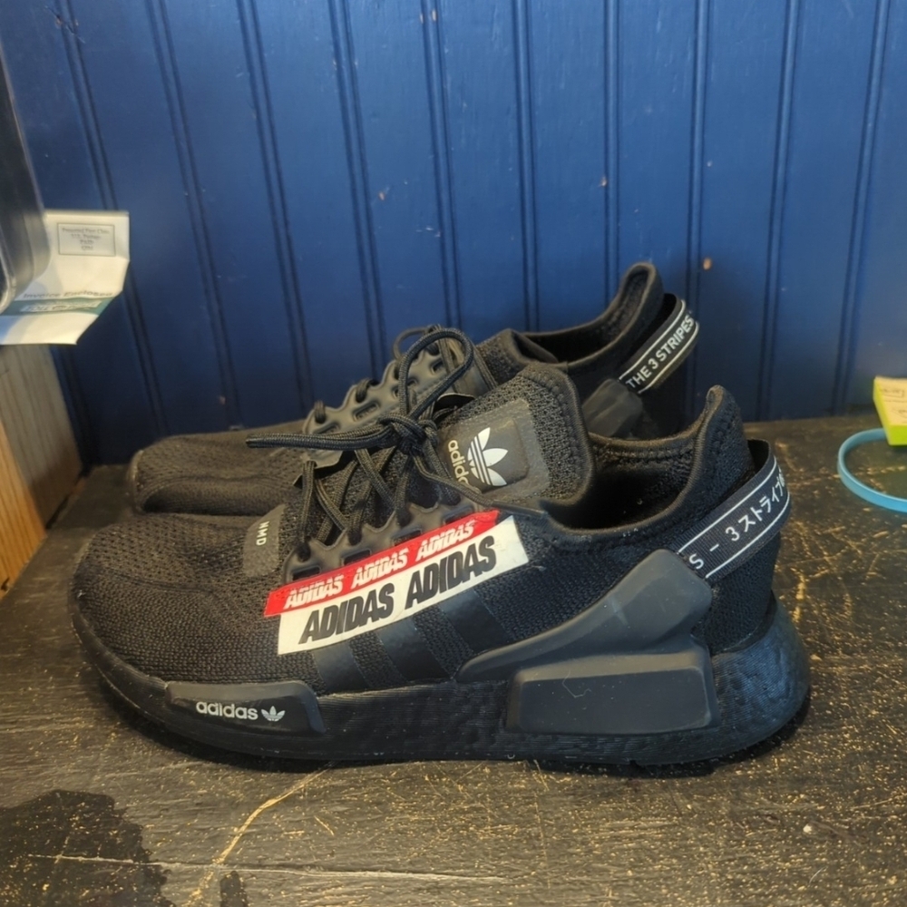 Adidas Shoes Mens 6.5 Black NMD_R1 V2 Core Sneakers Low Top Casual Boost H01589